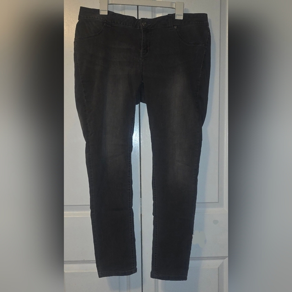 Mudd Juniors size 17 Vintage Black Skinny Jeans Mid Rise Funky Cool Design VGC - Picture 2 of 6